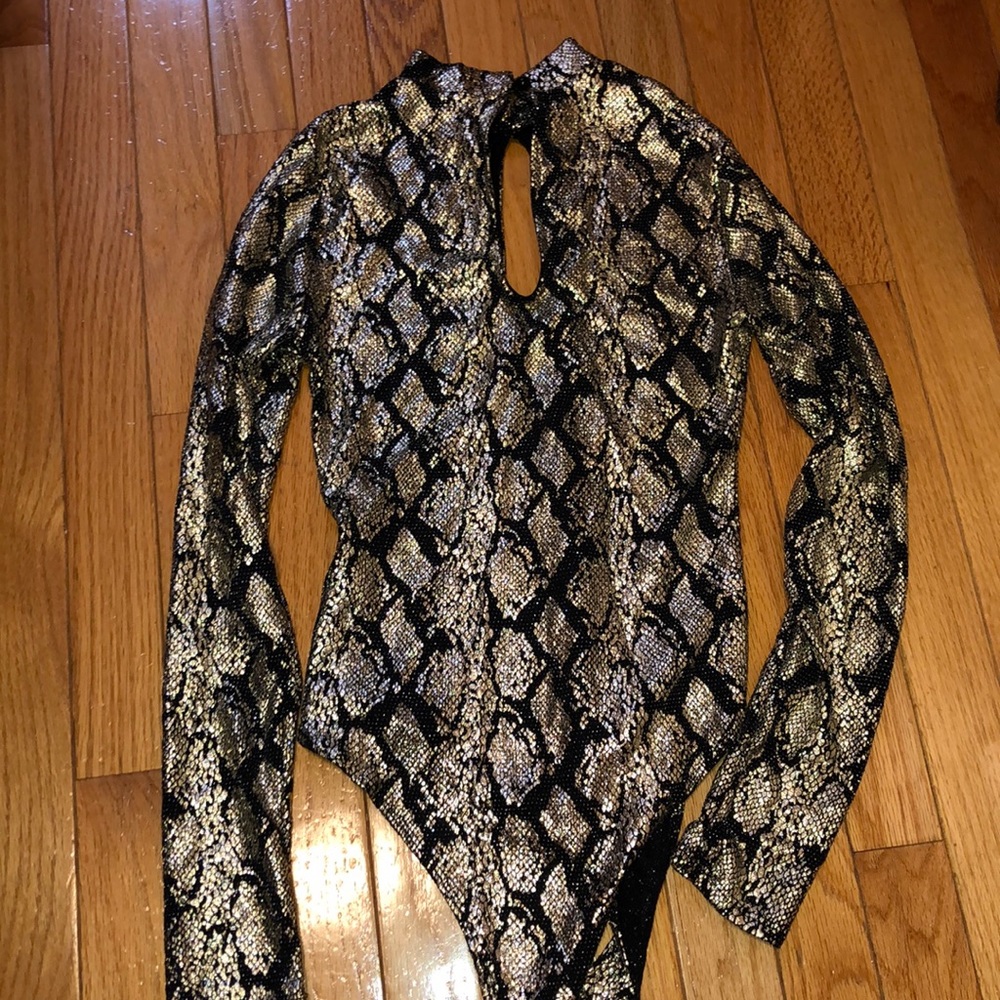 Women’s detailed body suit long sleeve